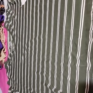 TIME AND TRU  SS  VNECK TUNIC TEE  SIZE  SMALL  ( 4-- 6 ) .